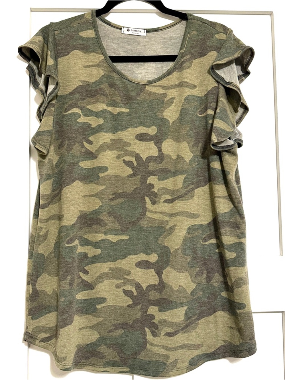 BOMBOM Women's Green Camo Short Sleeve Ruffle Tee • XL